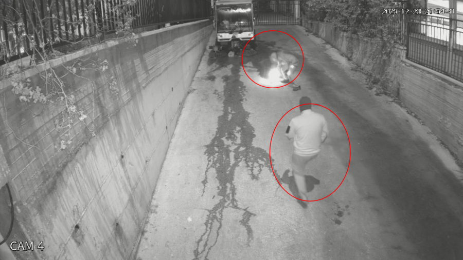 فيديو : احراق سيارة تنظيف الشوارع التابعة لبلدية عرابة